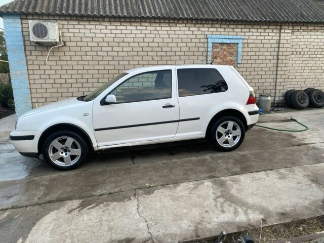 Білий Фольксваген Гольф, об'ємом двигуна 1.4 л та пробігом 326 тис. км за 3100 $, фото 3 на Automoto.ua