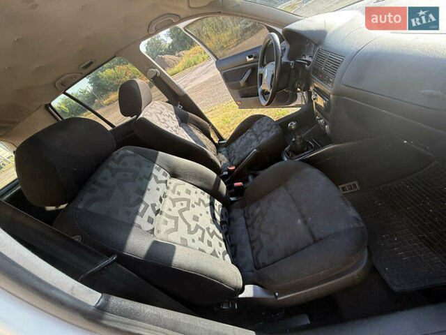 Белый Фольксваген Гольф, объемом двигателя 1.6 л и пробегом 263 тыс. км за 3000 $, фото 19 на Automoto.ua