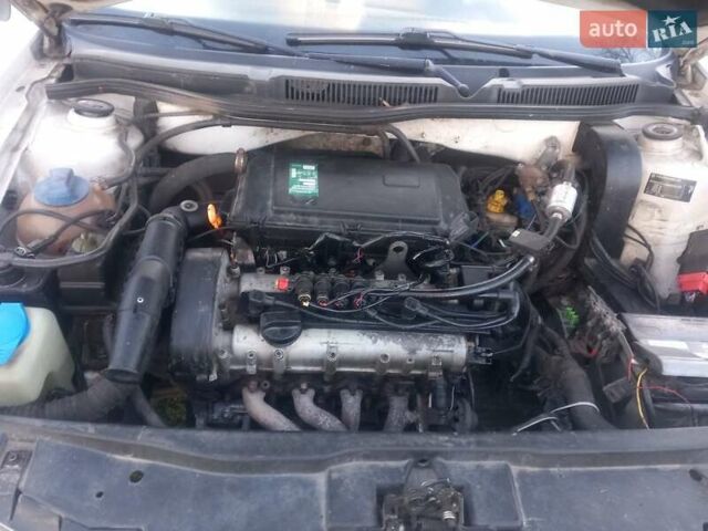 Белый Фольксваген Гольф, объемом двигателя 1.4 л и пробегом 347 тыс. км за 2900 $, фото 3 на Automoto.ua