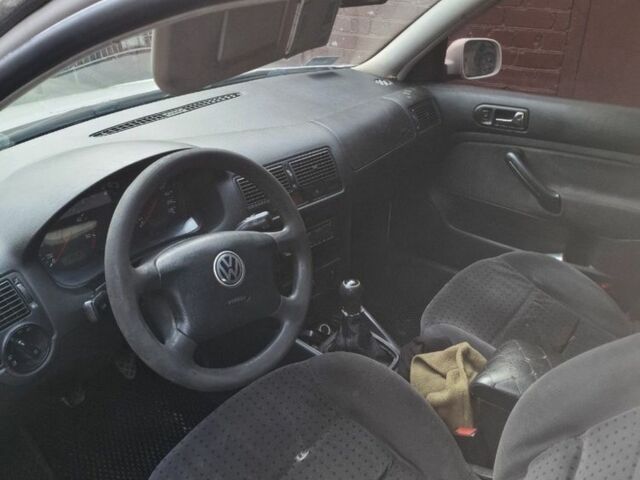 Белый Фольксваген Гольф, объемом двигателя 1.9 л и пробегом 420 тыс. км за 1600 $, фото 3 на Automoto.ua