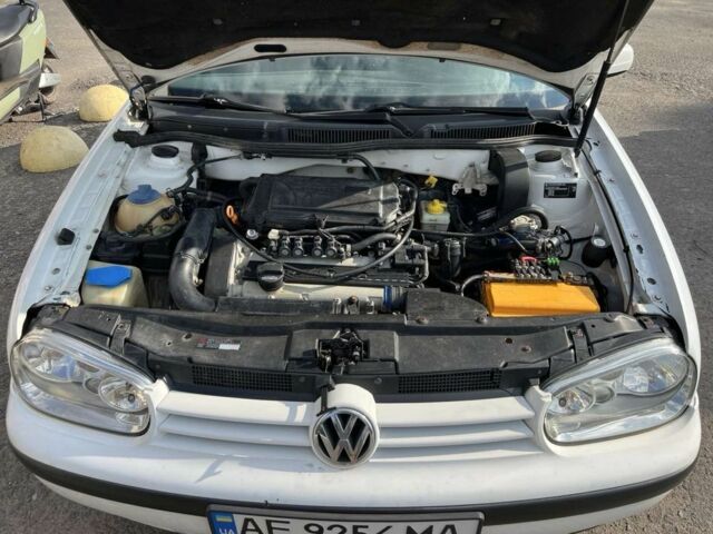 Білий Фольксваген Гольф, об'ємом двигуна 1.4 л та пробігом 326 тис. км за 3100 $, фото 9 на Automoto.ua