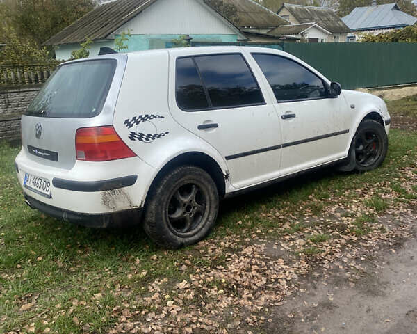 Белый Фольксваген Гольф, объемом двигателя 1.6 л и пробегом 300 тыс. км за 2800 $, фото 3 на Automoto.ua