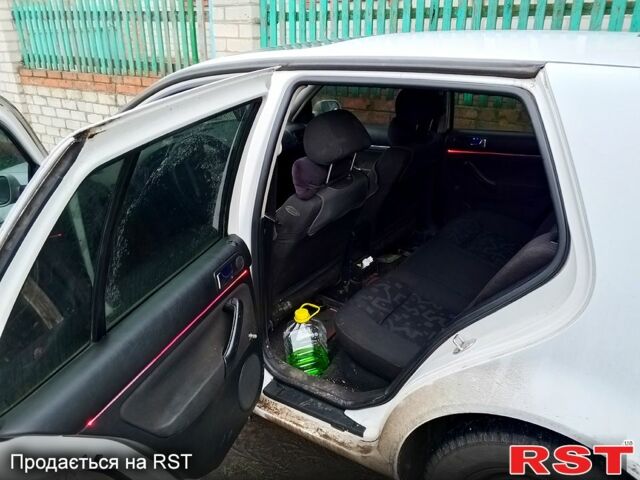 Белый Фольксваген Гольф, объемом двигателя 1.4 л и пробегом 405 тыс. км за 2650 $, фото 2 на Automoto.ua