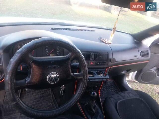 Белый Фольксваген Гольф, объемом двигателя 1.4 л и пробегом 347 тыс. км за 2900 $, фото 6 на Automoto.ua