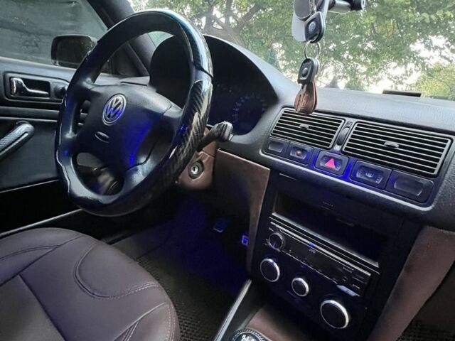 Белый Фольксваген Гольф, объемом двигателя 1.6 л и пробегом 301 тыс. км за 3500 $, фото 2 на Automoto.ua