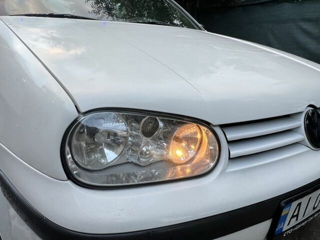 Белый Фольксваген Гольф, объемом двигателя 1.6 л и пробегом 301 тыс. км за 3500 $, фото 12 на Automoto.ua