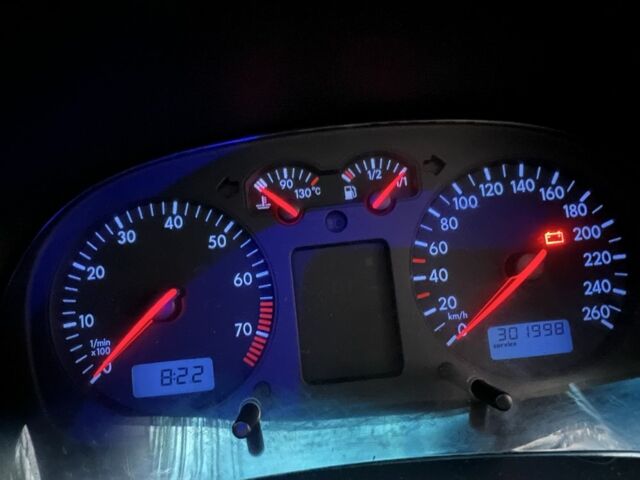 Белый Фольксваген Гольф, объемом двигателя 1.6 л и пробегом 301 тыс. км за 3500 $, фото 16 на Automoto.ua