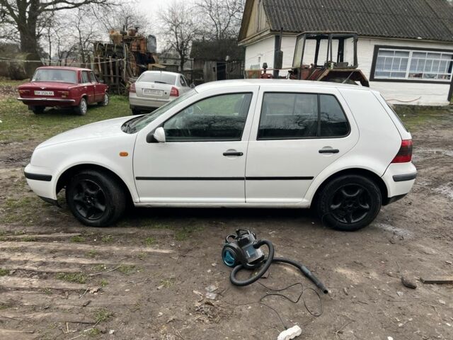 Белый Фольксваген Гольф, объемом двигателя 1.9 л и пробегом 300 тыс. км за 1250 $, фото 2 на Automoto.ua