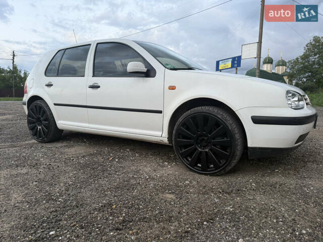 Белый Фольксваген Гольф, объемом двигателя 1.6 л и пробегом 263 тыс. км за 3000 $, фото 4 на Automoto.ua