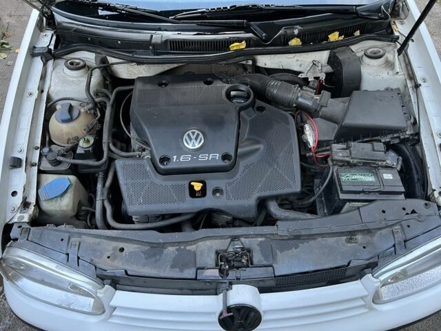 Белый Фольксваген Гольф, объемом двигателя 1.6 л и пробегом 301 тыс. км за 3500 $, фото 8 на Automoto.ua