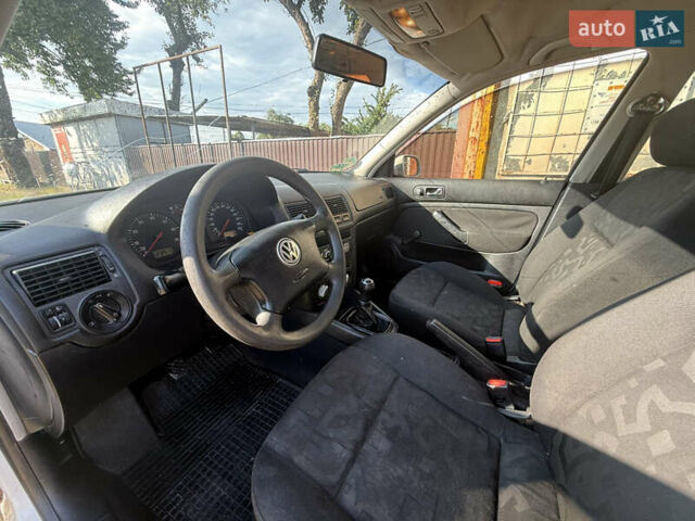 Белый Фольксваген Гольф, объемом двигателя 1.6 л и пробегом 263 тыс. км за 3000 $, фото 12 на Automoto.ua