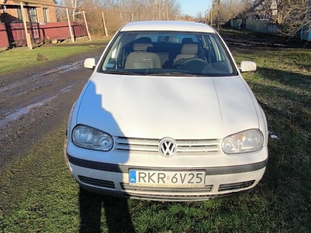 Белый Фольксваген Гольф, объемом двигателя 1.9 л и пробегом 420 тыс. км за 2200 $, фото 1 на Automoto.ua