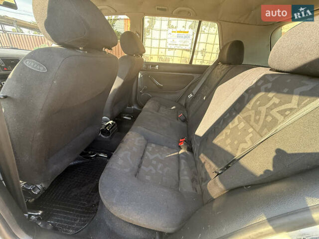 Белый Фольксваген Гольф, объемом двигателя 1.6 л и пробегом 263 тыс. км за 3000 $, фото 14 на Automoto.ua