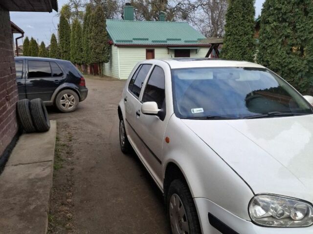 Белый Фольксваген Гольф, объемом двигателя 1.9 л и пробегом 420 тыс. км за 1600 $, фото 1 на Automoto.ua