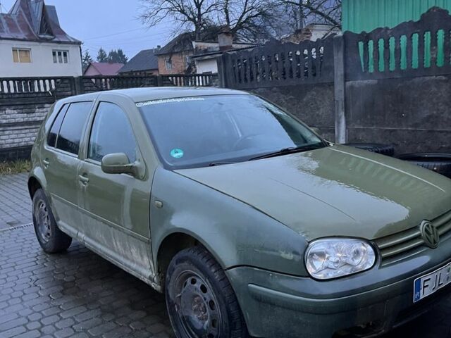 Белый Фольксваген Гольф, объемом двигателя 1.6 л и пробегом 250 тыс. км за 650 $, фото 1 на Automoto.ua
