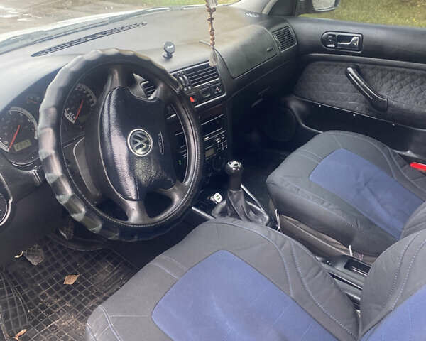 Белый Фольксваген Гольф, объемом двигателя 1.6 л и пробегом 300 тыс. км за 2800 $, фото 7 на Automoto.ua