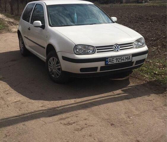 Білий Фольксваген Гольф, об'ємом двигуна 1.4 л та пробігом 326 тис. км за 3100 $, фото 1 на Automoto.ua