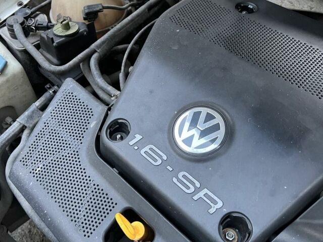 Белый Фольксваген Гольф, объемом двигателя 1.6 л и пробегом 301 тыс. км за 3500 $, фото 9 на Automoto.ua