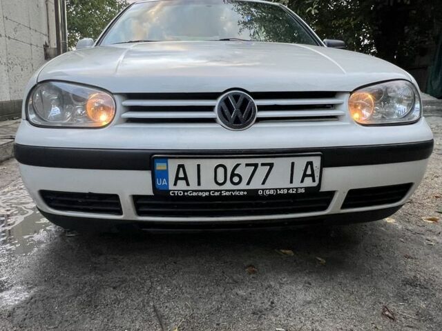 Белый Фольксваген Гольф, объемом двигателя 1.6 л и пробегом 301 тыс. км за 3500 $, фото 11 на Automoto.ua