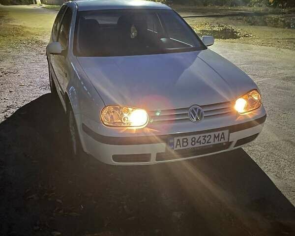 Белый Фольксваген Гольф, объемом двигателя 1.39 л и пробегом 416 тыс. км за 3800 $, фото 4 на Automoto.ua