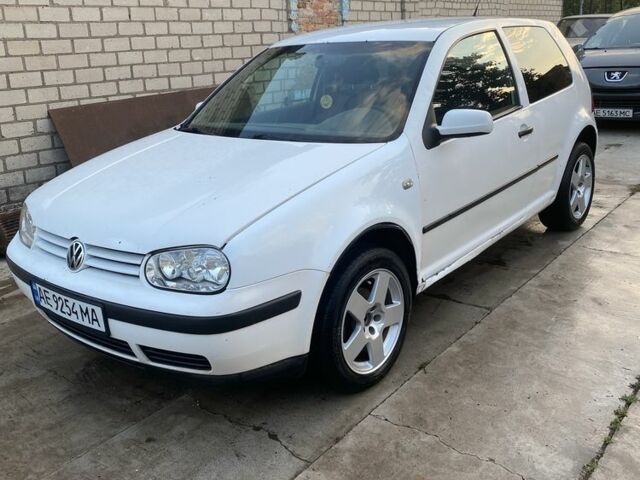 Білий Фольксваген Гольф, об'ємом двигуна 1.4 л та пробігом 326 тис. км за 3100 $, фото 4 на Automoto.ua