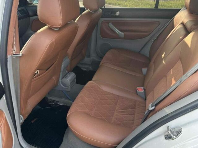 Белый Фольксваген Гольф, объемом двигателя 1.4 л и пробегом 263 тыс. км за 3700 $, фото 4 на Automoto.ua