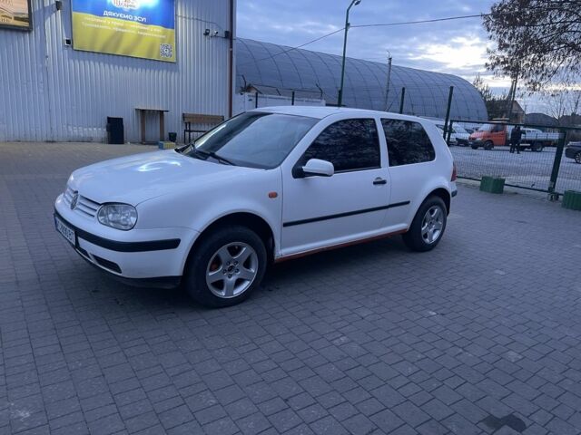 Белый Фольксваген Гольф, объемом двигателя 1.6 л и пробегом 320 тыс. км за 3250 $, фото 2 на Automoto.ua