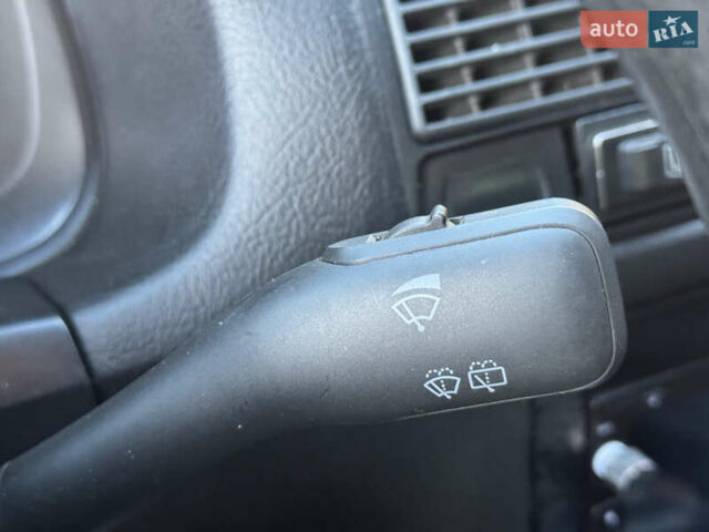 Белый Фольксваген Гольф, объемом двигателя 1.6 л и пробегом 322 тыс. км за 3350 $, фото 11 на Automoto.ua