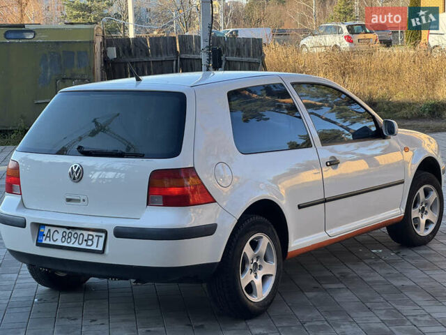Белый Фольксваген Гольф, объемом двигателя 1.6 л и пробегом 322 тыс. км за 3350 $, фото 3 на Automoto.ua