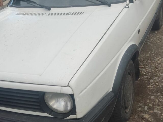 Белый Фольксваген Гольф, объемом двигателя 1.8 л и пробегом 400 тыс. км за 1698 $, фото 2 на Automoto.ua