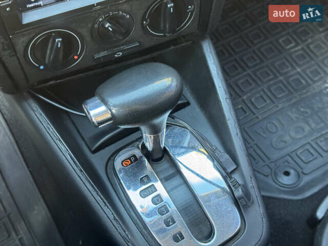 Белый Фольксваген Гольф, объемом двигателя 1.6 л и пробегом 322 тыс. км за 3350 $, фото 14 на Automoto.ua