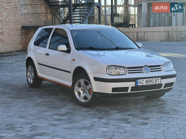 Белый Фольксваген Гольф, объемом двигателя 1.6 л и пробегом 322 тыс. км за 3350 $, фото 4 на Automoto.ua