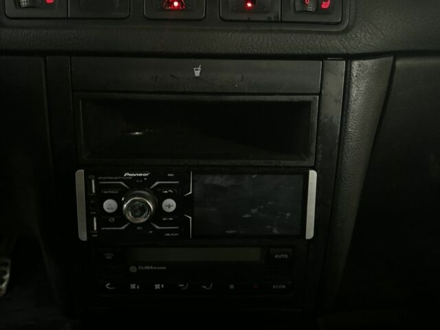 Білий Фольксваген Гольф, об'ємом двигуна 1.8 л та пробігом 273 тис. км за 2300 $, фото 13 на Automoto.ua