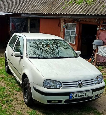 Білий Фольксваген Гольф, об'ємом двигуна 1.4 л та пробігом 300 тис. км за 2650 $, фото 2 на Automoto.ua