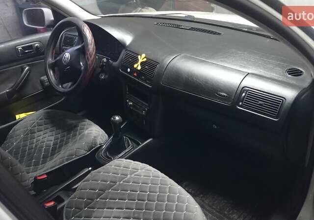 Белый Фольксваген Гольф, объемом двигателя 1.6 л и пробегом 298 тыс. км за 4200 $, фото 5 на Automoto.ua
