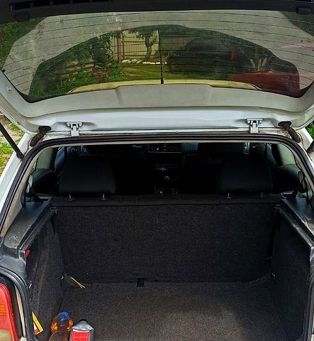 Білий Фольксваген Гольф, об'ємом двигуна 1.4 л та пробігом 300 тис. км за 2650 $, фото 5 на Automoto.ua