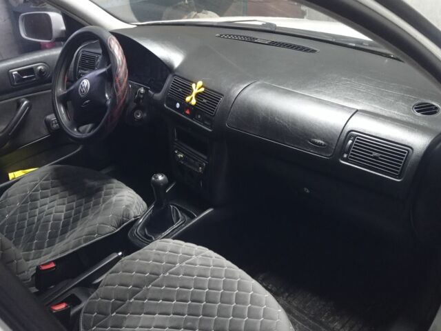 Білий Фольксваген Гольф, об'ємом двигуна 1.6 л та пробігом 298 тис. км за 4200 $, фото 6 на Automoto.ua