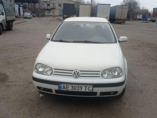 Білий Фольксваген Гольф, об'ємом двигуна 1.6 л та пробігом 298 тис. км за 4200 $, фото 1 на Automoto.ua