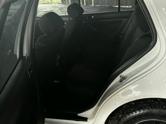 Білий Фольксваген Гольф, об'ємом двигуна 1.8 л та пробігом 273 тис. км за 2300 $, фото 6 на Automoto.ua