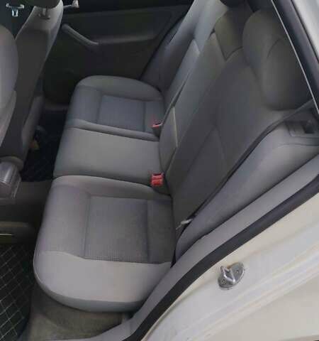 Белый Фольксваген Гольф, объемом двигателя 1.4 л и пробегом 319 тыс. км за 3500 $, фото 6 на Automoto.ua