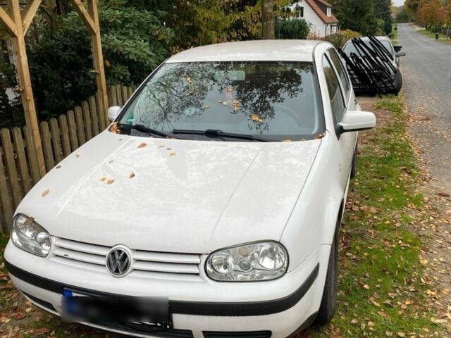 Белый Фольксваген Гольф, объемом двигателя 1.6 л и пробегом 200 тыс. км за 3999 $, фото 4 на Automoto.ua