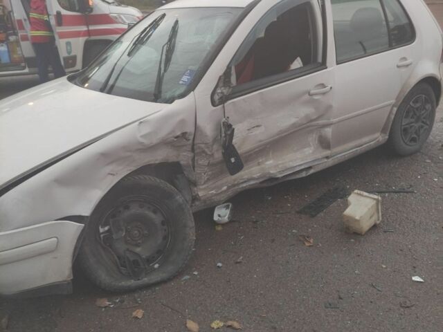 Белый Фольксваген Гольф, объемом двигателя 2 л и пробегом 200 тыс. км за 1500 $, фото 8 на Automoto.ua