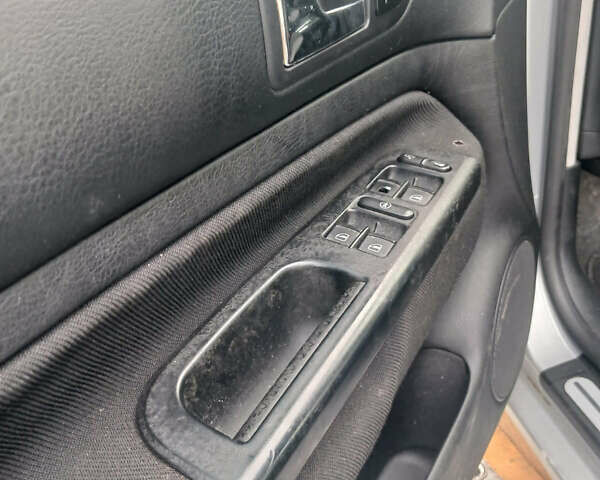 Білий Фольксваген Гольф, об'ємом двигуна 1.6 л та пробігом 200 тис. км за 3550 $, фото 8 на Automoto.ua