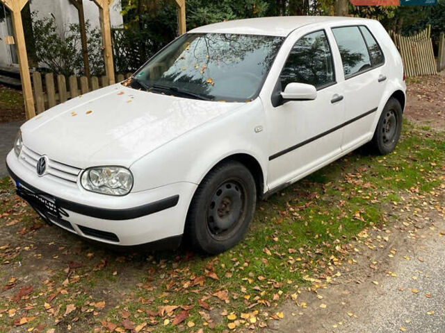 Білий Фольксваген Гольф, об'ємом двигуна 1.6 л та пробігом 200 тис. км за 3550 $, фото 1 на Automoto.ua