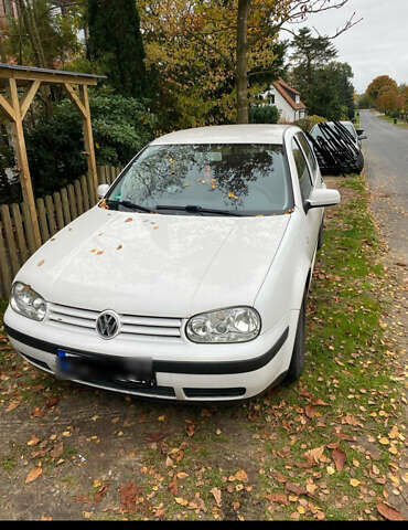 Білий Фольксваген Гольф, об'ємом двигуна 1.6 л та пробігом 200 тис. км за 3650 $, фото 3 на Automoto.ua
