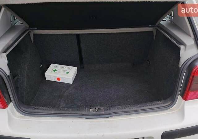 Белый Фольксваген Гольф, объемом двигателя 1.4 л и пробегом 319 тыс. км за 3500 $, фото 11 на Automoto.ua