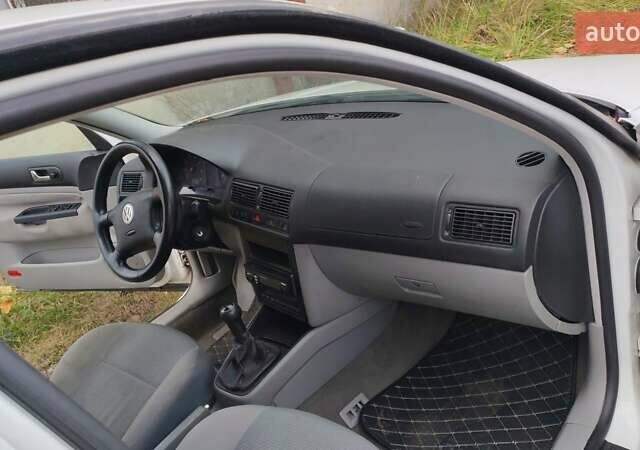 Белый Фольксваген Гольф, объемом двигателя 1.4 л и пробегом 319 тыс. км за 3500 $, фото 10 на Automoto.ua