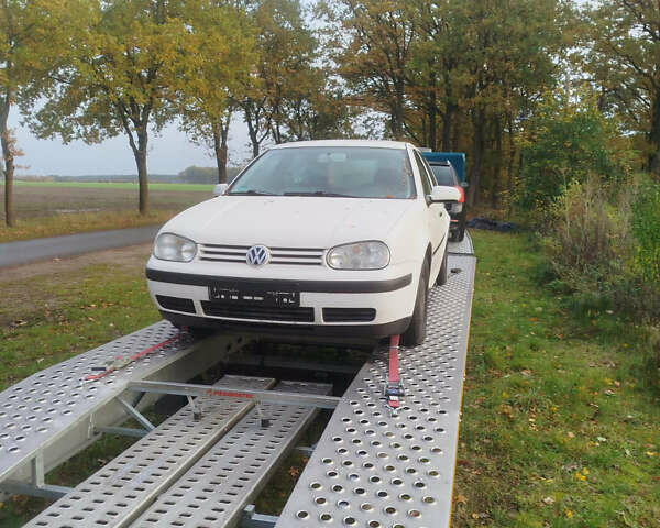 Білий Фольксваген Гольф, об'ємом двигуна 1.6 л та пробігом 200 тис. км за 3550 $, фото 4 на Automoto.ua