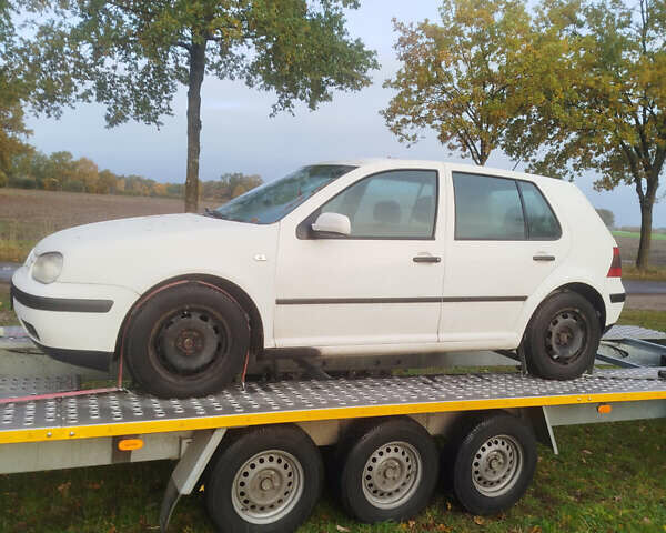 Білий Фольксваген Гольф, об'ємом двигуна 1.6 л та пробігом 200 тис. км за 3650 $, фото 4 на Automoto.ua