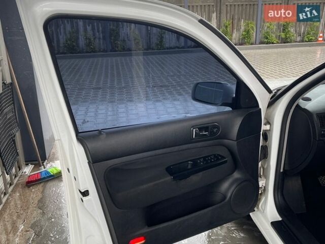 Білий Фольксваген Гольф, об'ємом двигуна 1.6 л та пробігом 366 тис. км за 4300 $, фото 9 на Automoto.ua